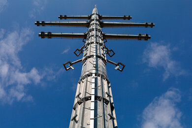 Multifaceted pole for power transmission lines