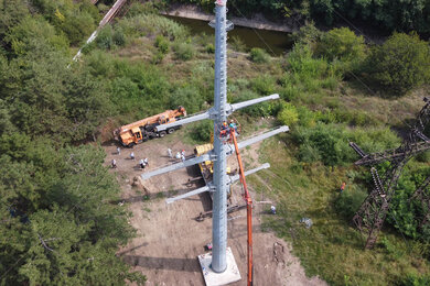 Multifaceted pole for power transmission lines